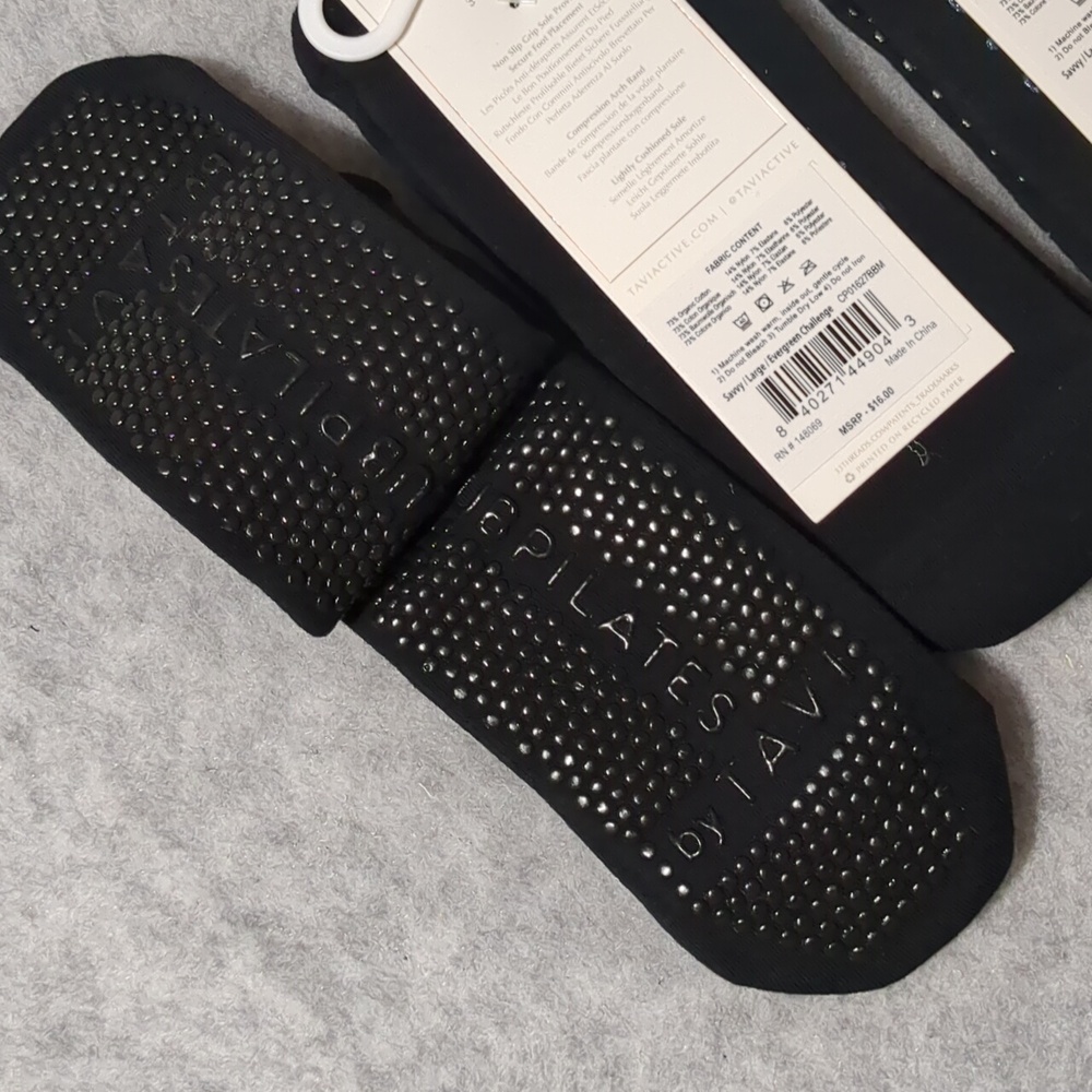 Tavi club pilates grip savvy Lot Of  3 socks evergreen challenge W Sz M NWT - Picture 6 of 7